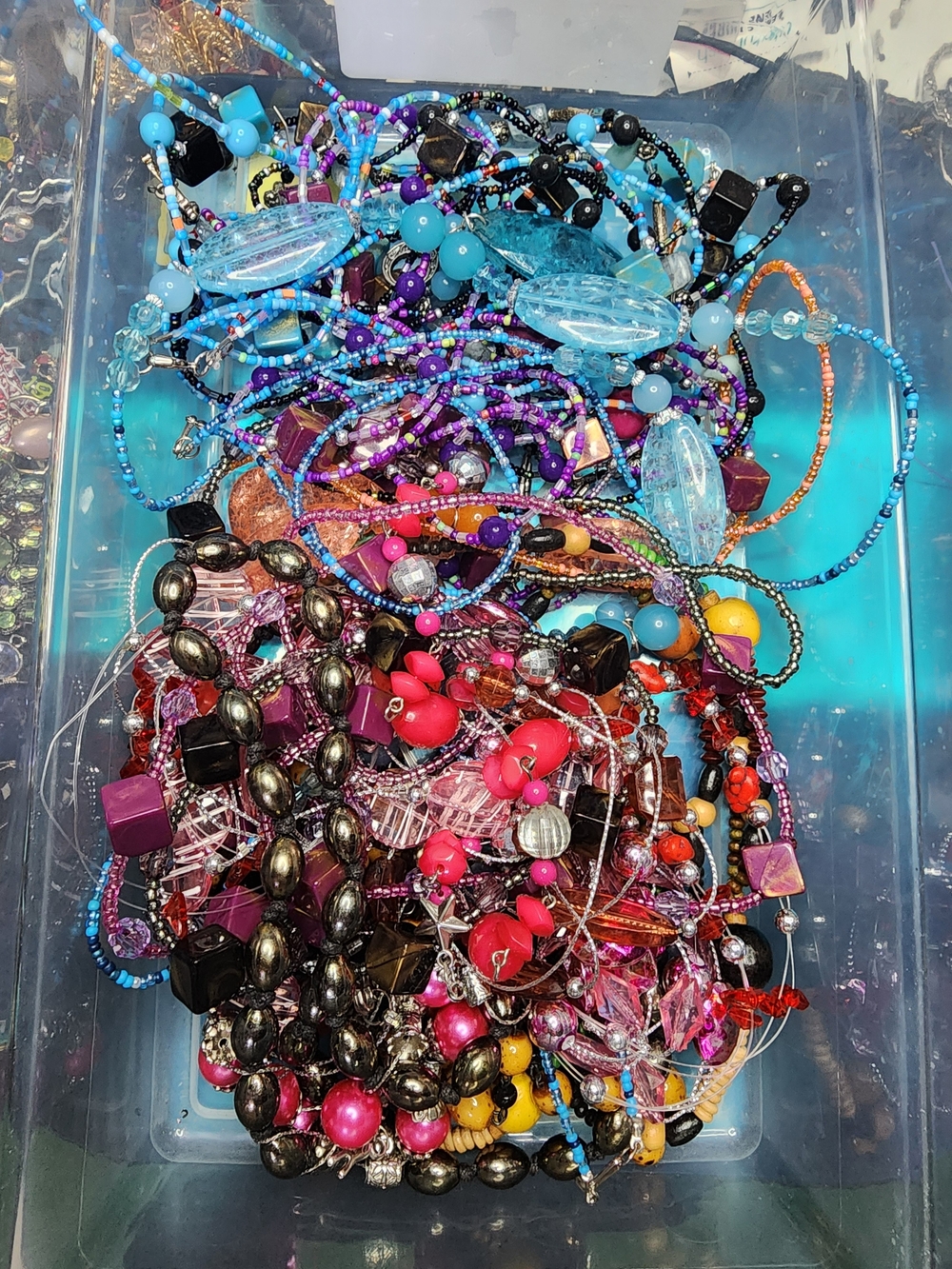 1lb Mixed Beads Links May Or May Not Have Matches  - J100426-0